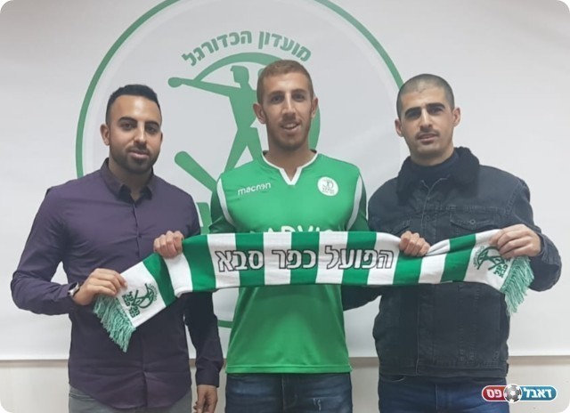 צלישר במעמד החתימה